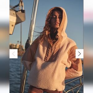 XS NWT Free People Lead the Pack Pullover Fleece in Vanilla Chai Combo